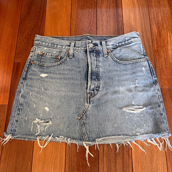 Levi’s Denim Mini Skirt! - Picture 2 of 2